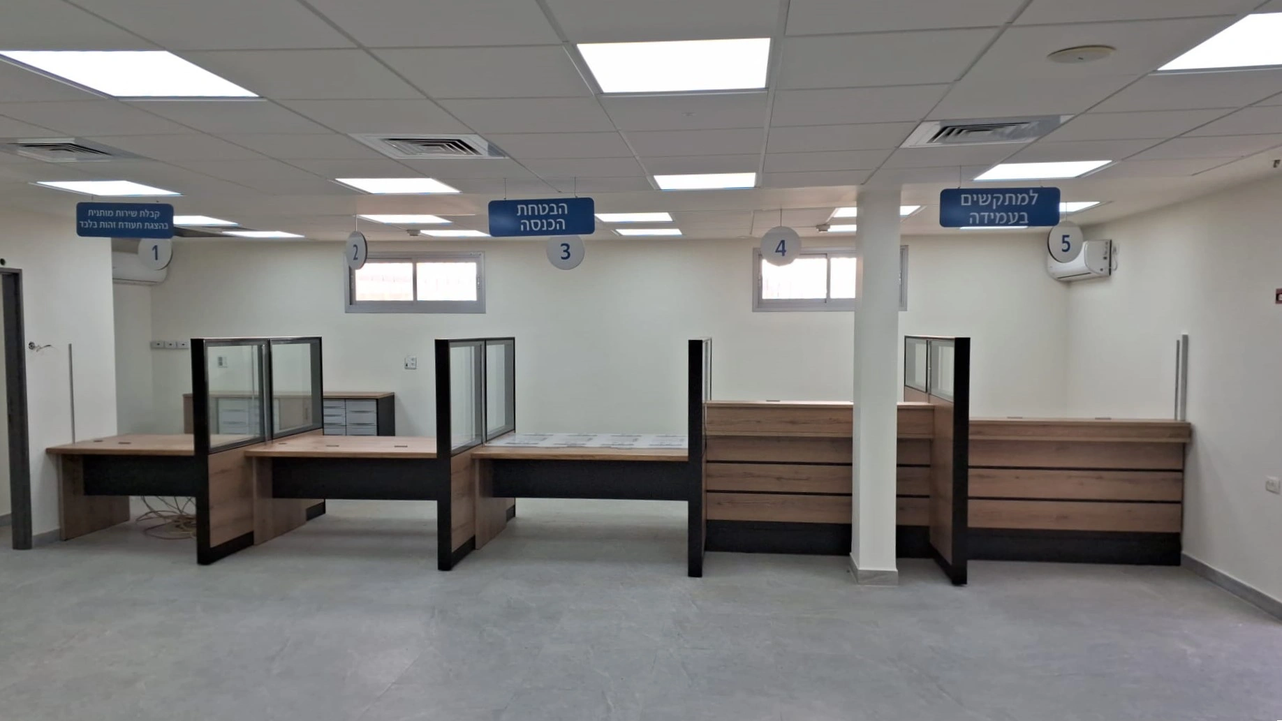 מחיצות על גבי שולחן / דלפק